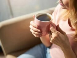 Ahli Ungkap Manfaat Minum Air Putih Sebelumnya Minuman Kafein Ke Pagi Hari