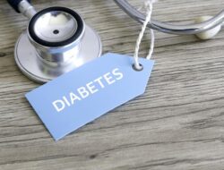 Canggih! Mahasiswa UGM Bikin Sandal Pintar ‘Pencium’ Risiko Komplikasi Diabetes