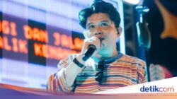 Uan Kaisar Kesenangan Makan Sambil Live Penyiaran Langsung, Lahap Nasi Padang hingga Lele