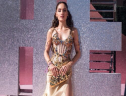 Cinta Laura Tampil Berkilau Hingga Victoria’s Secret Mode Show 2026, Anggun Di Gaun Emas