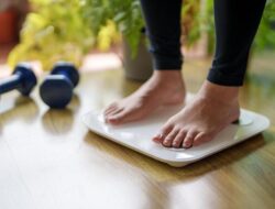 Bukan Asal Pola Makan Ketat, Begini Cara Menurunkan Berat Badan agar Bertahan Lama