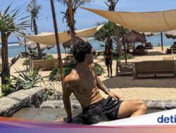 Gaya Kocak Pembalap Tony Arbolino Pada Cosplay Jualan Jagung Bakar Ke Lombok